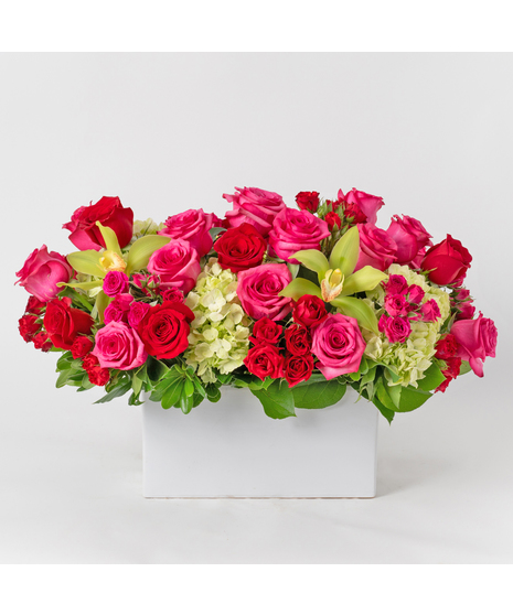 Make a grand gesture this Valentine’s Day with our Be Mine arrangement, a luxurious bouquet that’s sure to leave a lasting impression. 