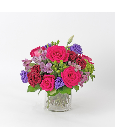 Surprise your sweetie with the charming Charming arrangement, a bouquet crafted to melt hearts.