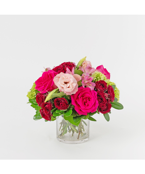 Show your sweetie just how much they mean to you with the Sugarplum arrangement, a stunning bouquet that’s all heart.